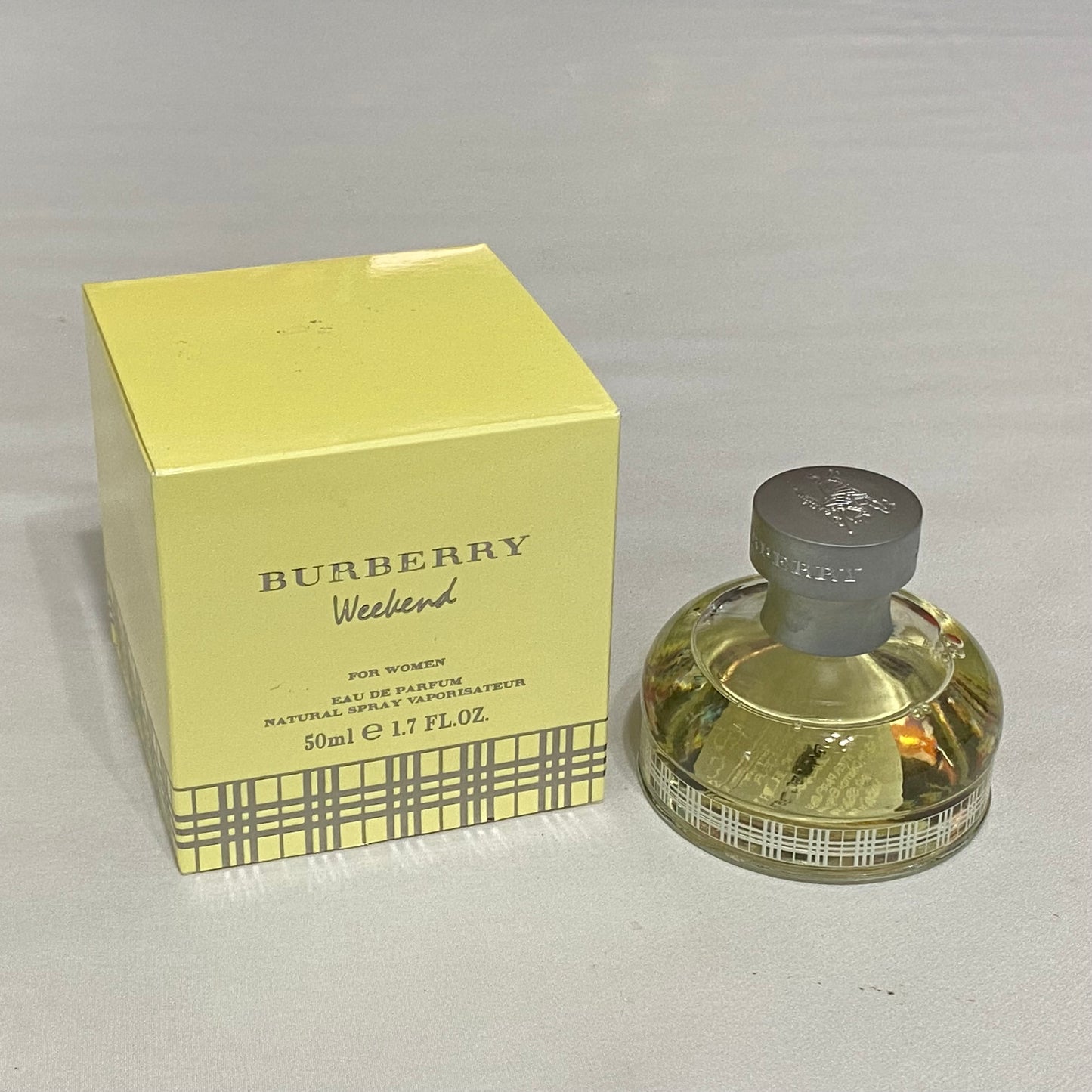 Burberry Weekend Women 1.7 fl.oz / 50 ml eau de parfum spray - Batch Code: C257