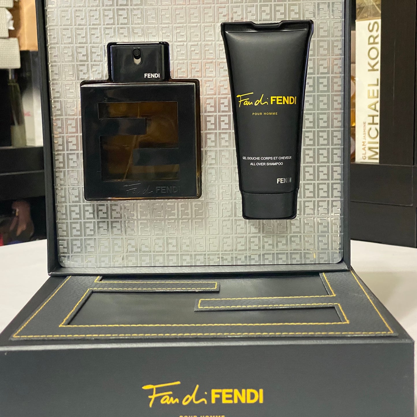 Fan di FENDI 2pcs Men Set 3.3 oz / 100 ml EDT spray + all over Shampoo