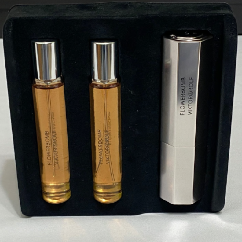 Flowerbomb by Viktor Rolf for women 3 x 0.6 fl.oz / 18 ml eau de parfum refillable Purse spray