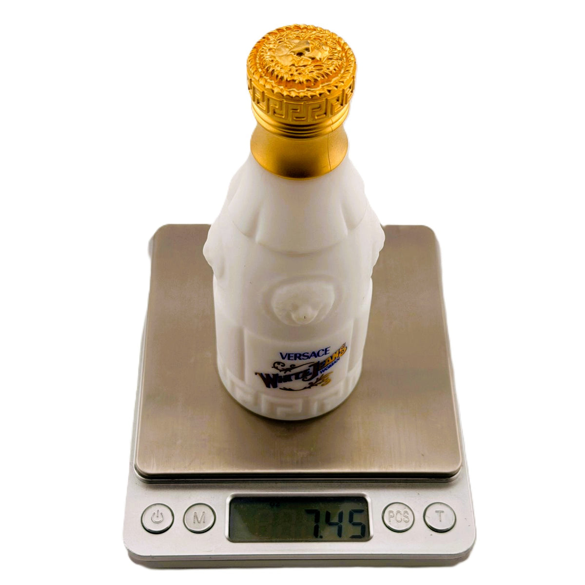 🧕 EXTREMELY RARE: Versace White Jeans for Women | 2.5 oz EDT Spray | New Bottle — Damaged Box | Batch: 00478Y1 | Actual Images | Gianni Versace VJC Era | Italian Luxury Collector’s Feminine